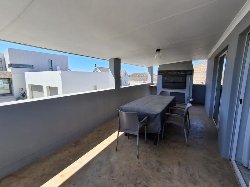 To Let 4 Bedroom Property for Rent in Britannia Bay Western Cape